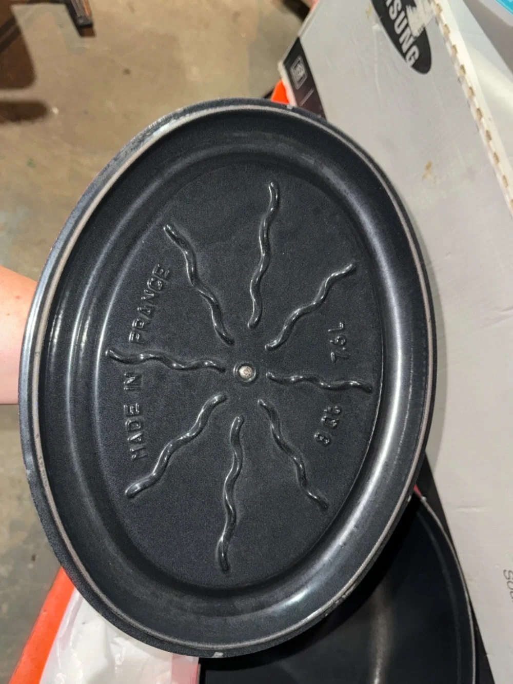Cast iron Dutch oven